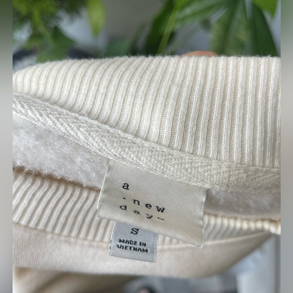 A New Day Cropped Sweatshirt in Cream/ Off-white/ Eggshell/ Ivory color, S - Picture 8 of 11